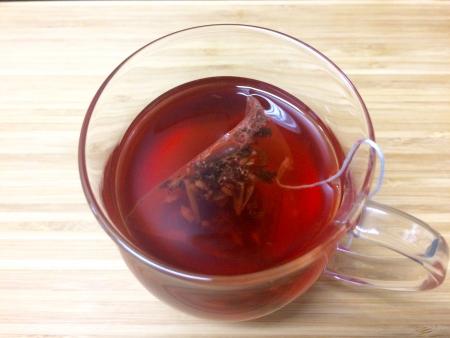 ハイビスカスの赤い色が特徴的なお茶