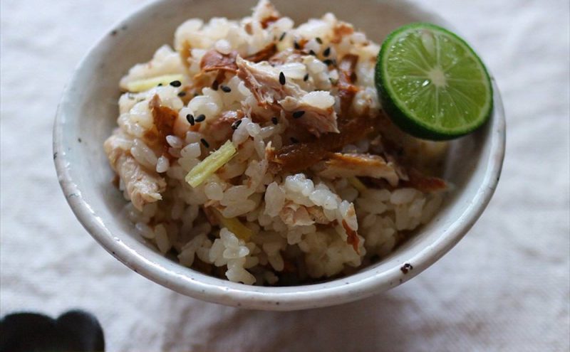 なつめ レシピ「秋刀魚と梅干しの炊き込みご飯」