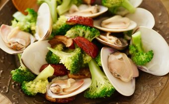 なつめ レシピ  『 はまぐりとブロッコリーのバター醤油酒蒸し 』