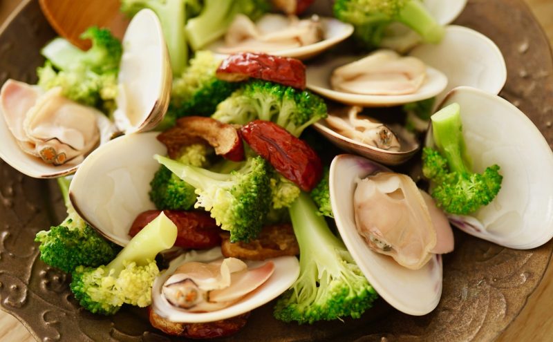 なつめ レシピ  『 はまぐりとブロッコリーのバター醤油酒蒸し 』